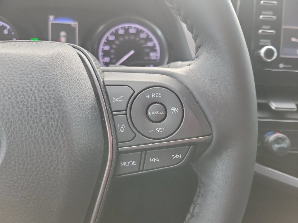 Used 2022 White Toyota SE image 19