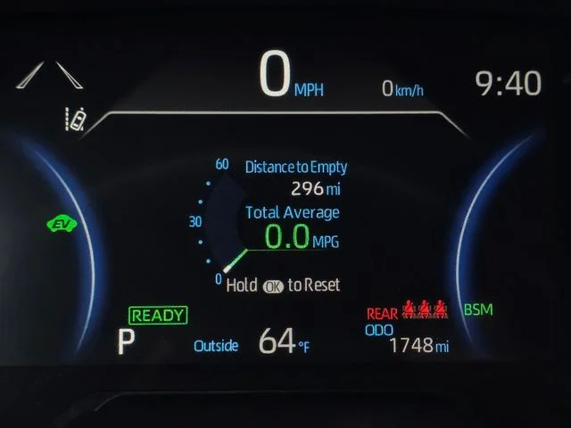 Used 2025 Ice Toyota XLE image 28