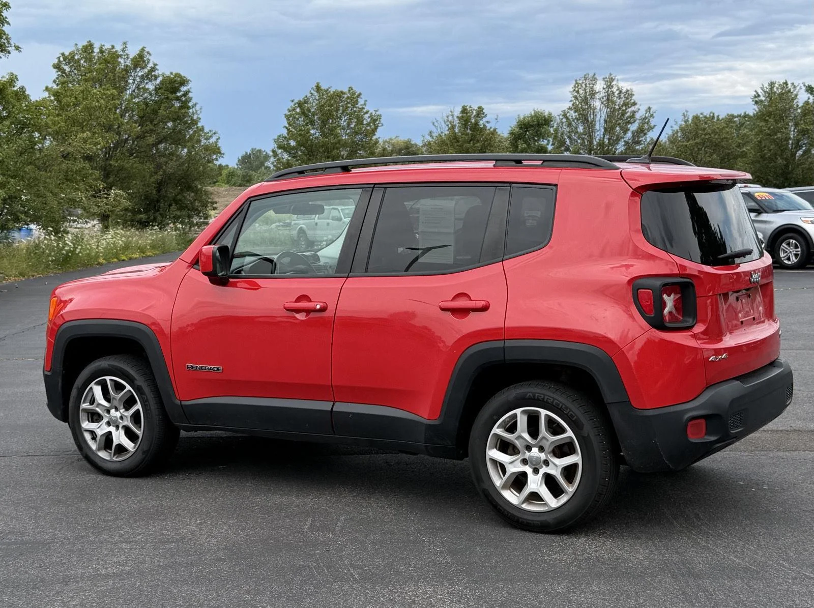Used 2015 Colorado Red Jeep Latitude image 6