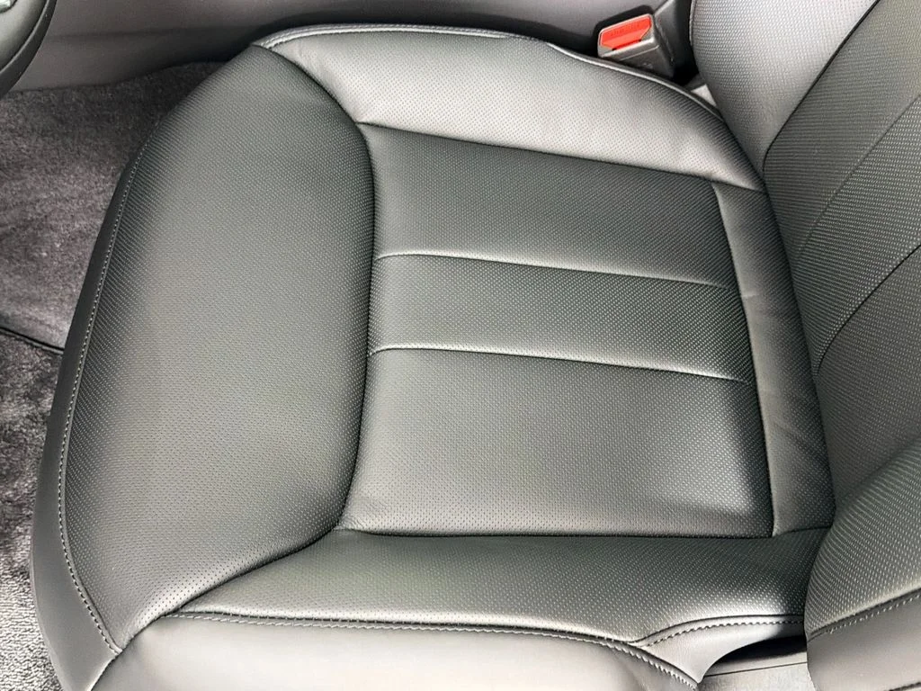 New 2026 Fuji White Land Rover SE image 20