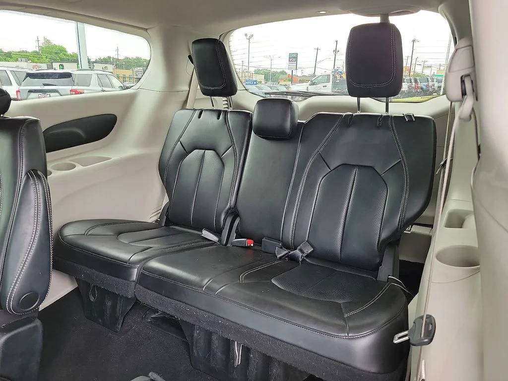 Used 2023 Bright White Clearcoat Chrysler Touring L image 9