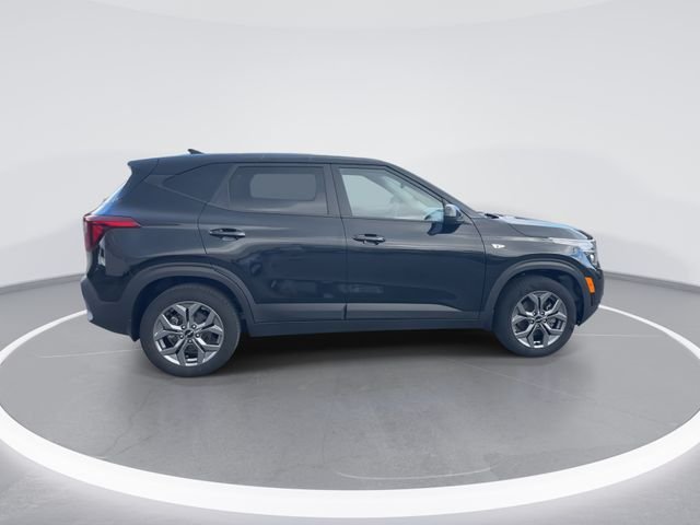 Used 2024 Black Kia LX image 7