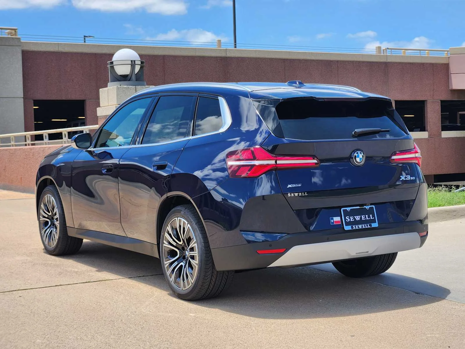 New 2026 Tanzanite Blue II Metallic BMW 30 xDrive image 3