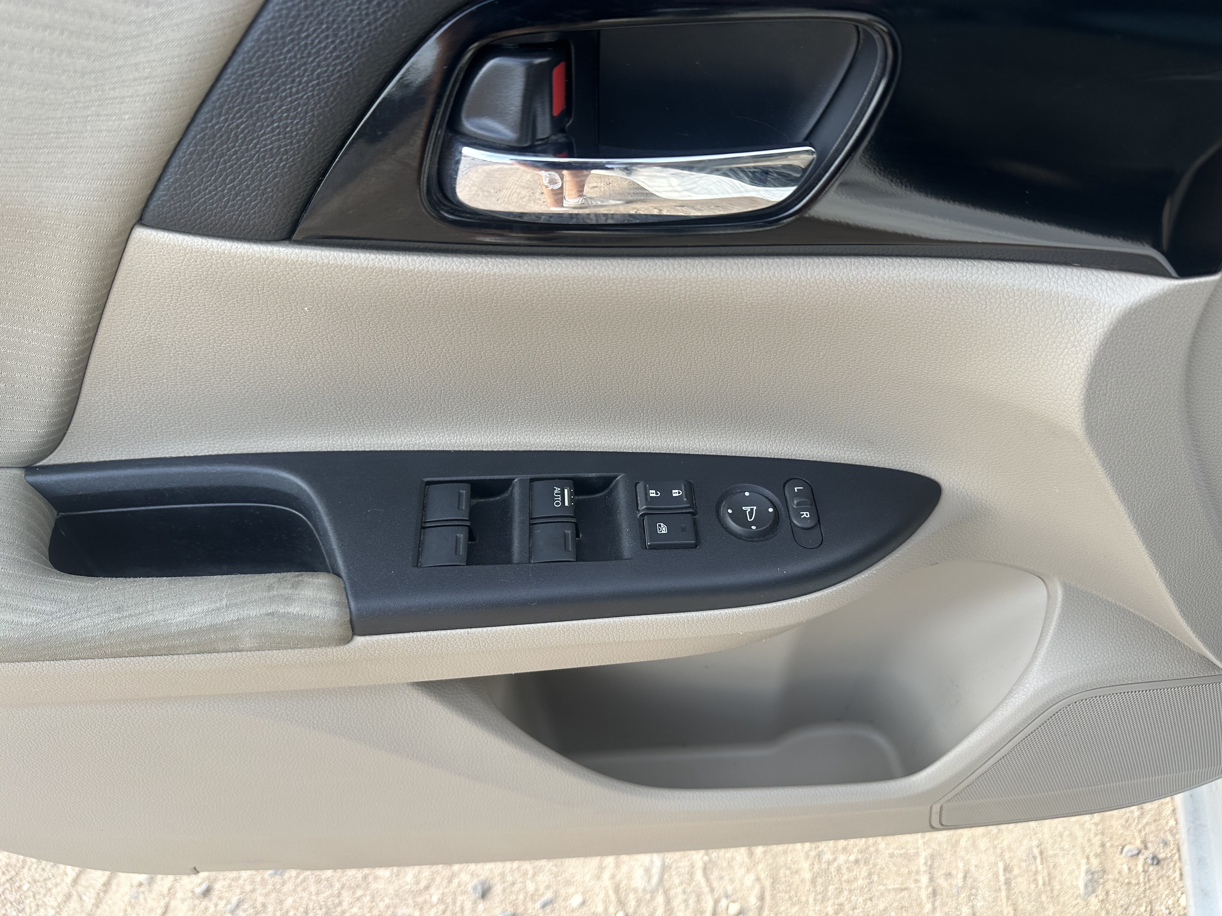 Used 2017 Crystal Black Pearl Honda LX image 11