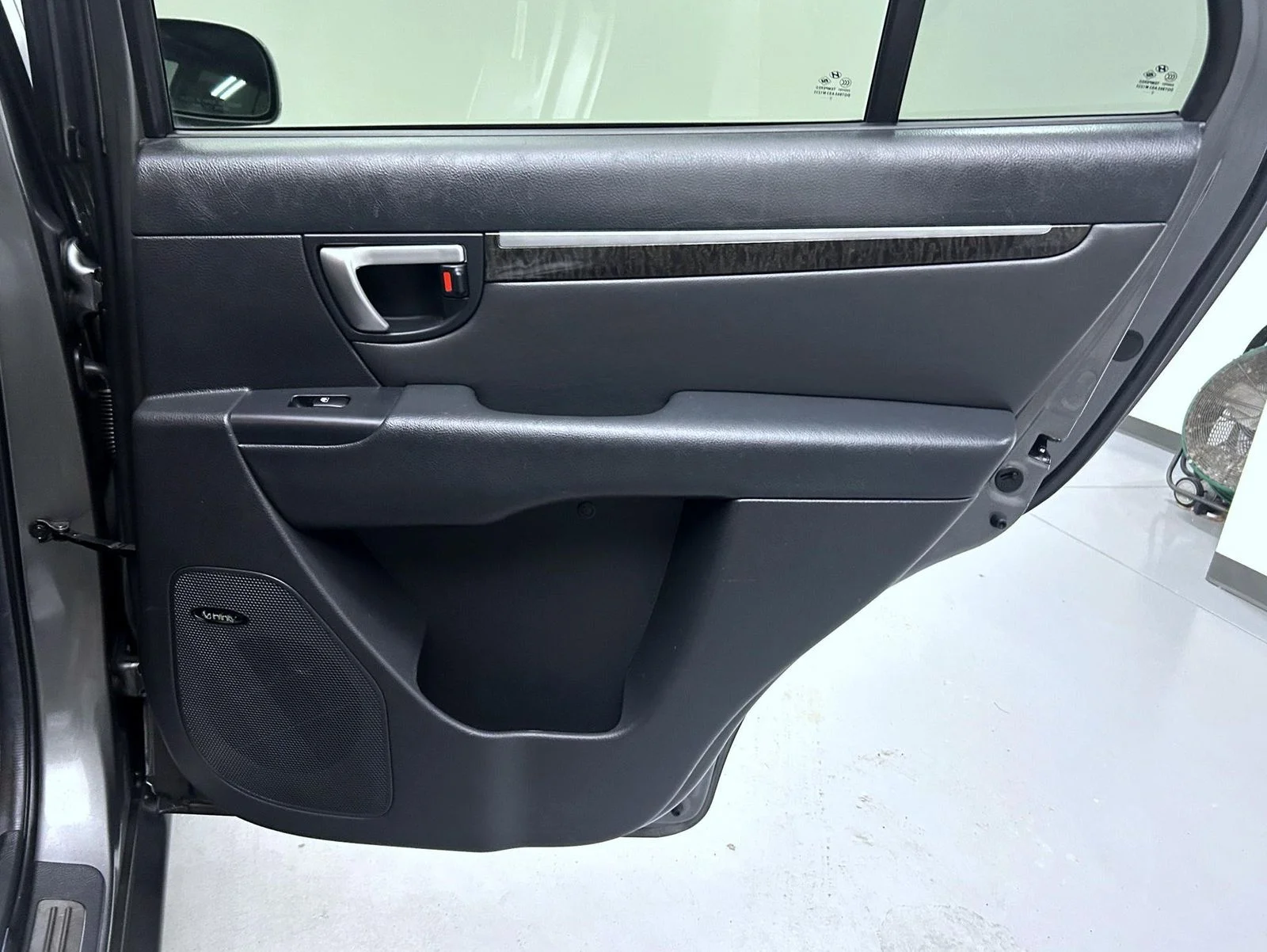 Used 2009 Gray Hyundai Limited image 17
