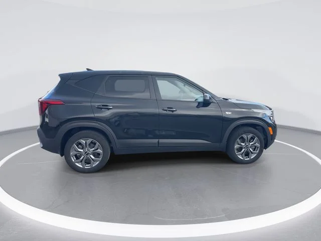 Used 2024 Black Kia LX image 7