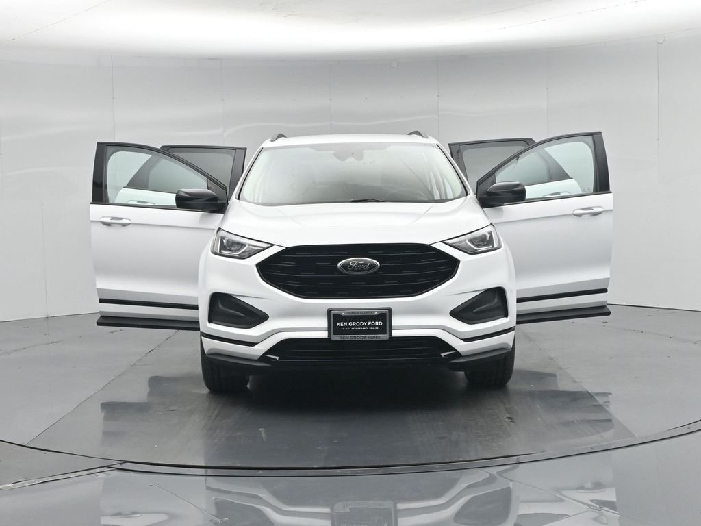 Certified Used 2022 White Ford SE image 5