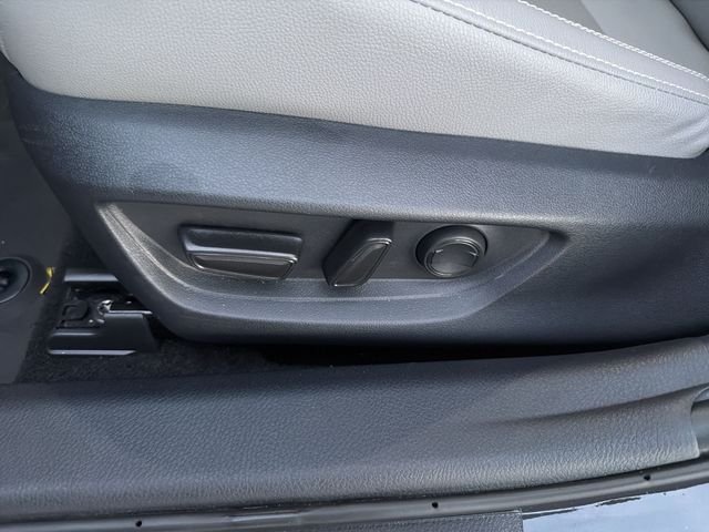 2025 Toyota Camry SE - Photo 27