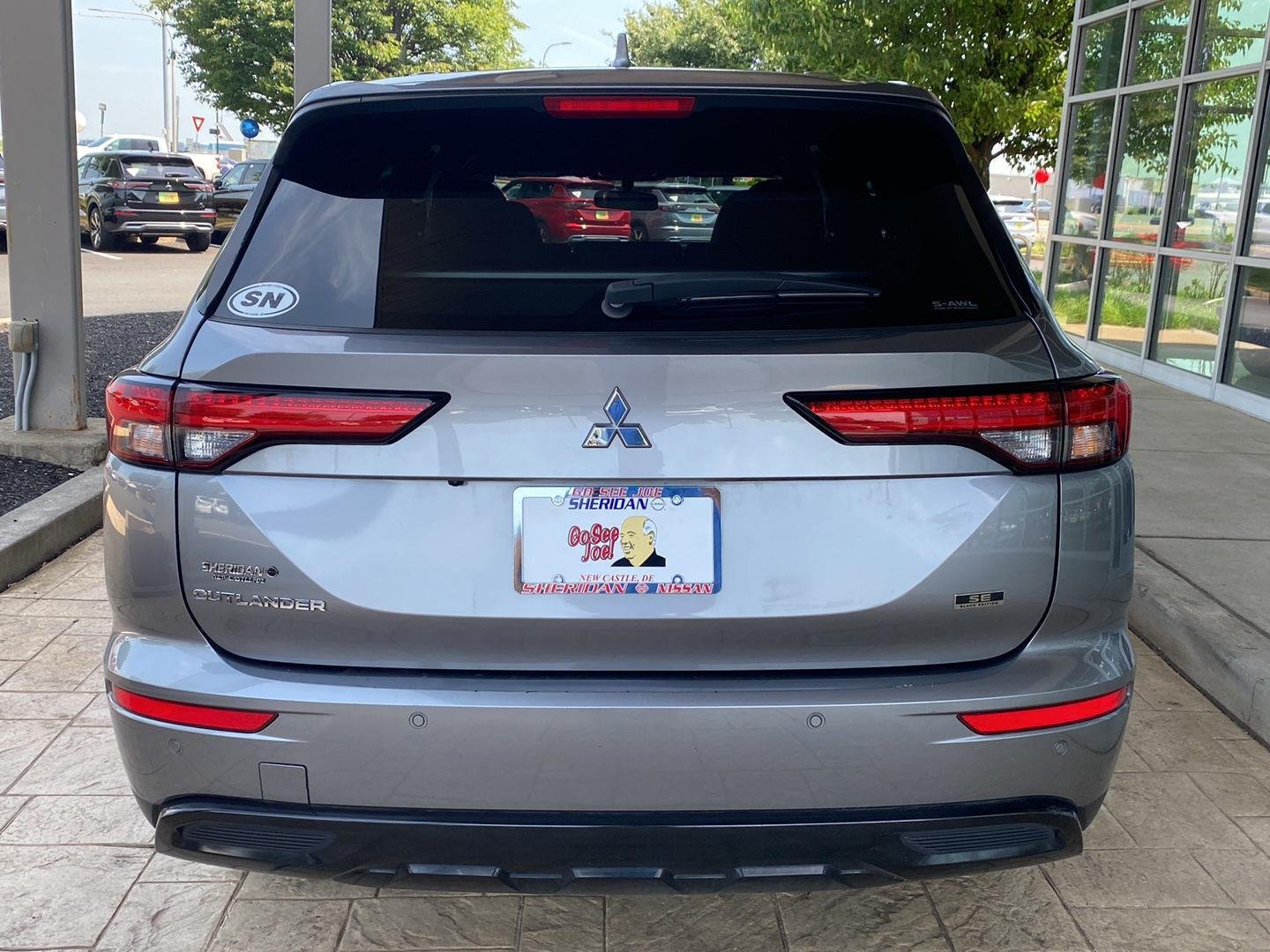 Used 2023 Mercury Gray Metallic Mitsubishi SE Black Edition image 6
