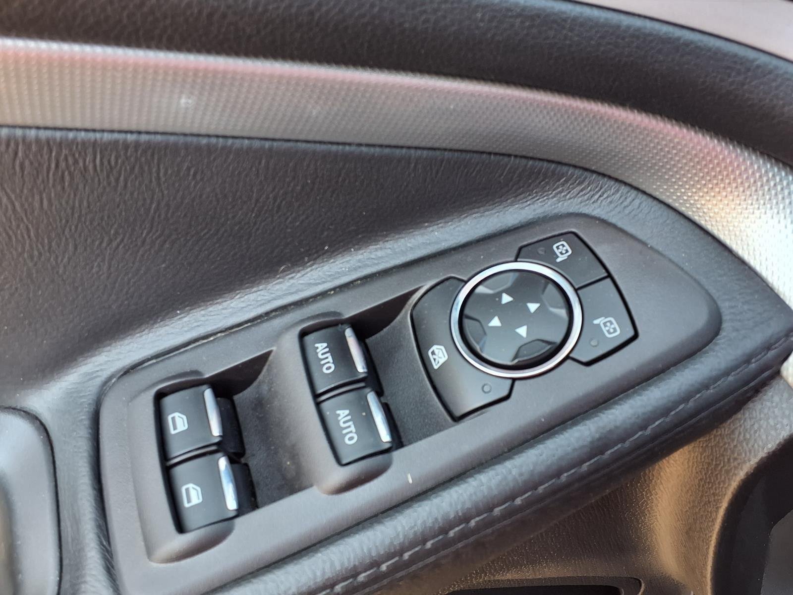 Used 2015 White Platinum Metallic Tri-Coat Ford XLT image 7