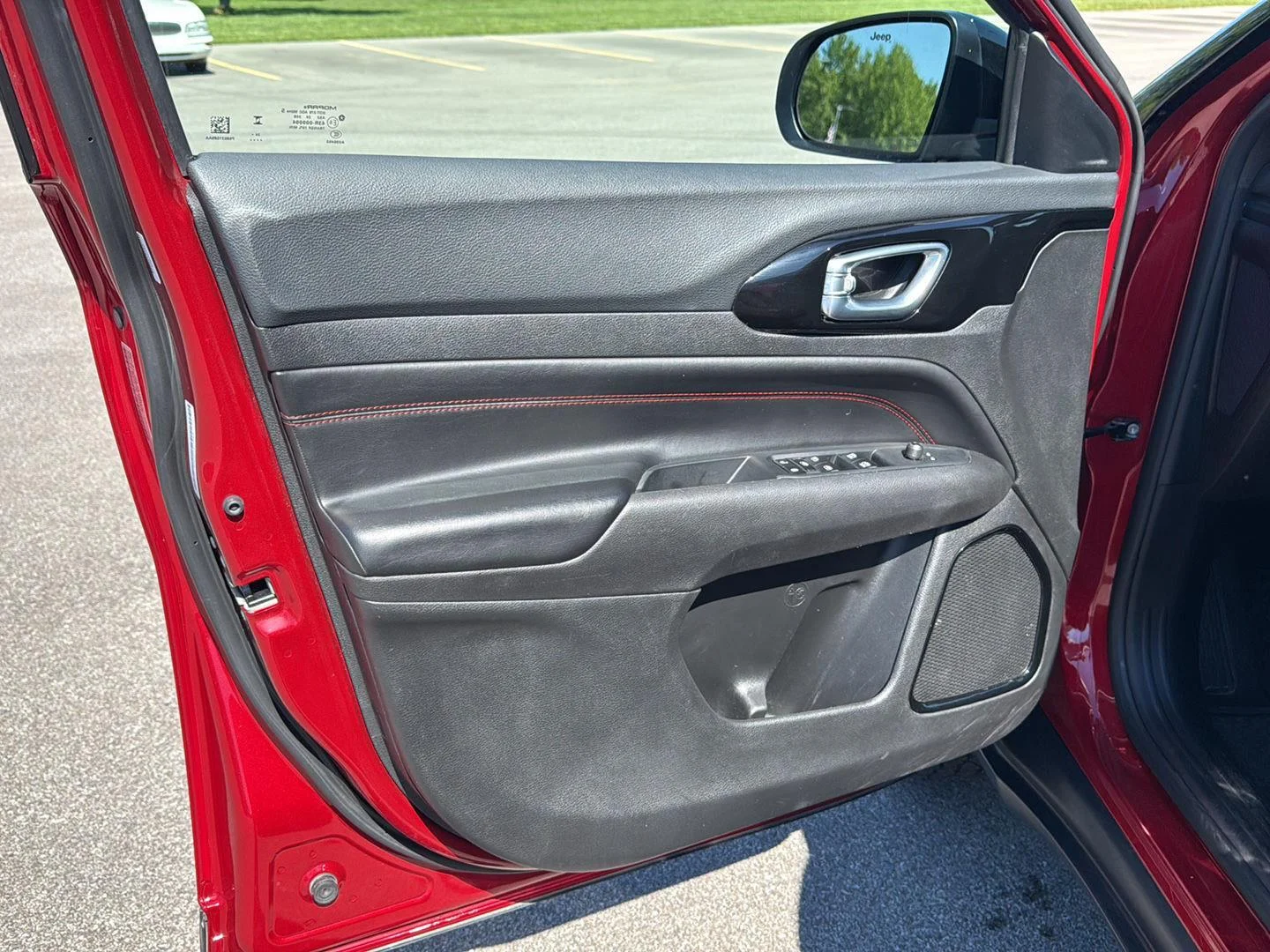 Used 2025 Red Hot Pearlcoat Jeep Trailhawk image 12