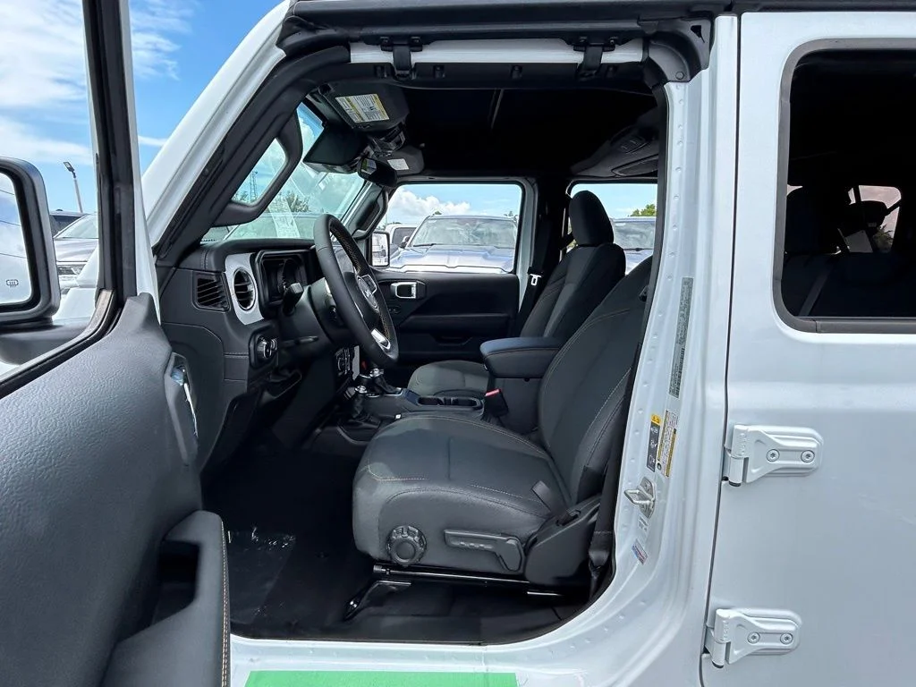 Used 2024 White Jeep Sahara image 9