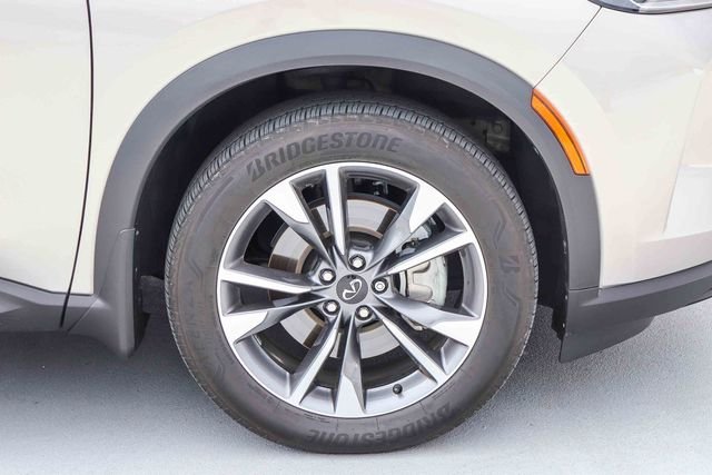 Used 2023 Silver INFINITI LUXE image 8
