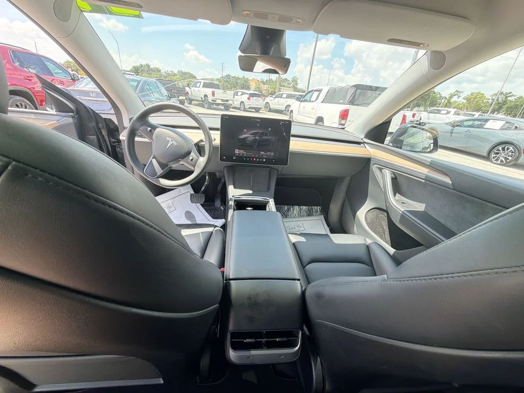 2024 Tesla Model Y Long Range - Photo 10