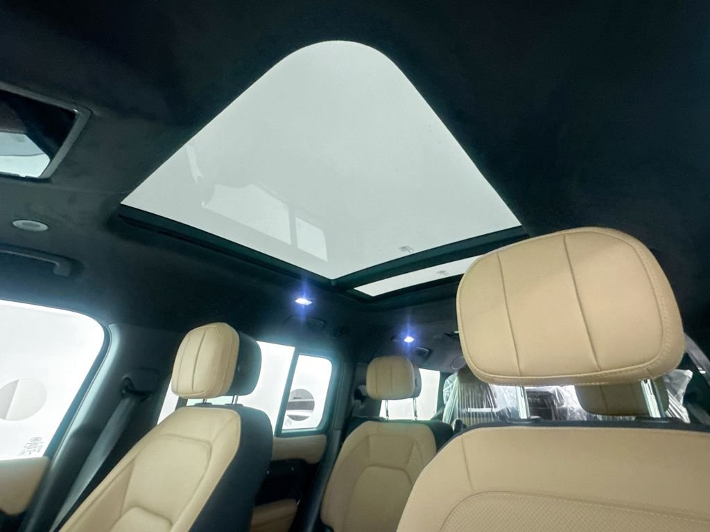 New 2026 Santorini Black Land Rover V8 image 21