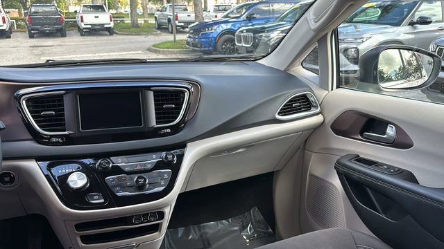 2024 Chrysler Voyager LX - Photo 15