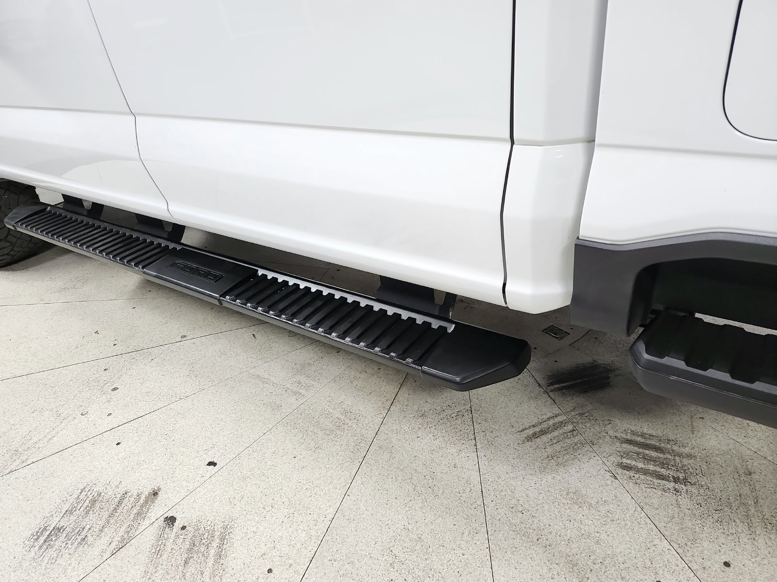 Used 2023 Oxford White Ford XL image 43