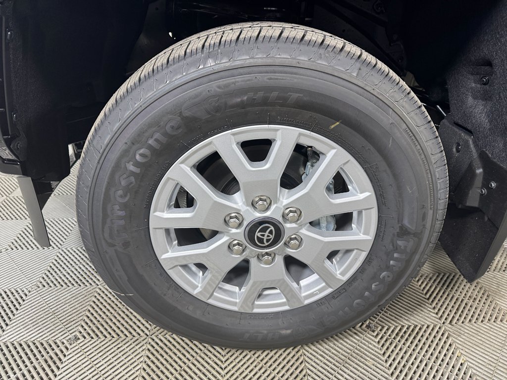 2025 Toyota Tacoma SR5 - Photo 23