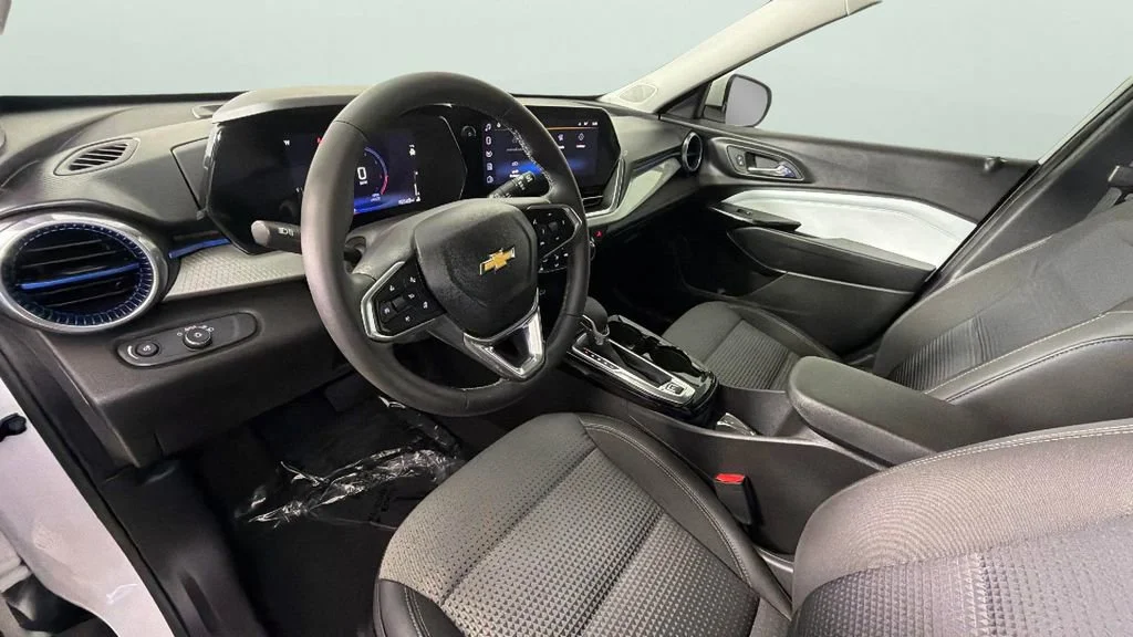 Used 2025 Summit White Chevrolet LT image 18