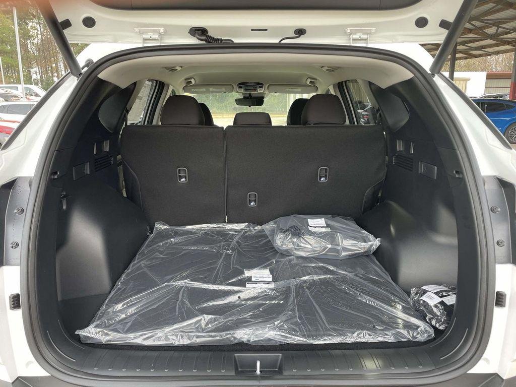New 2026 White Hyundai SEL FWD image 8