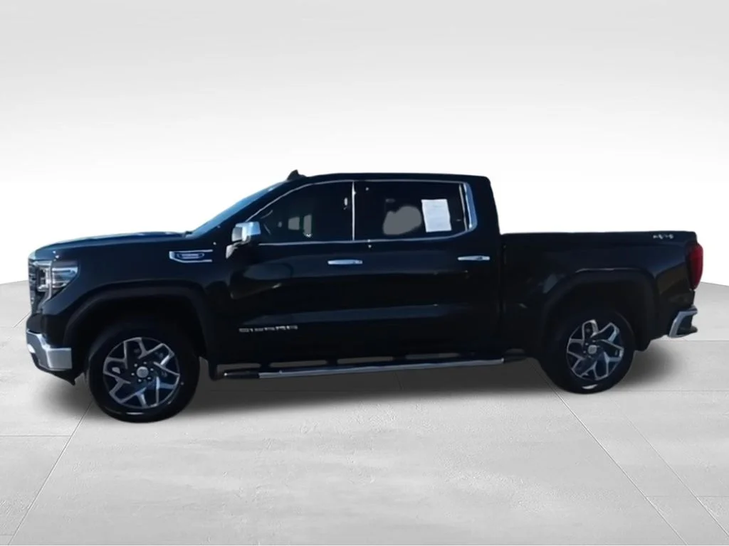 Used 2022 Black GMC SLT image 4
