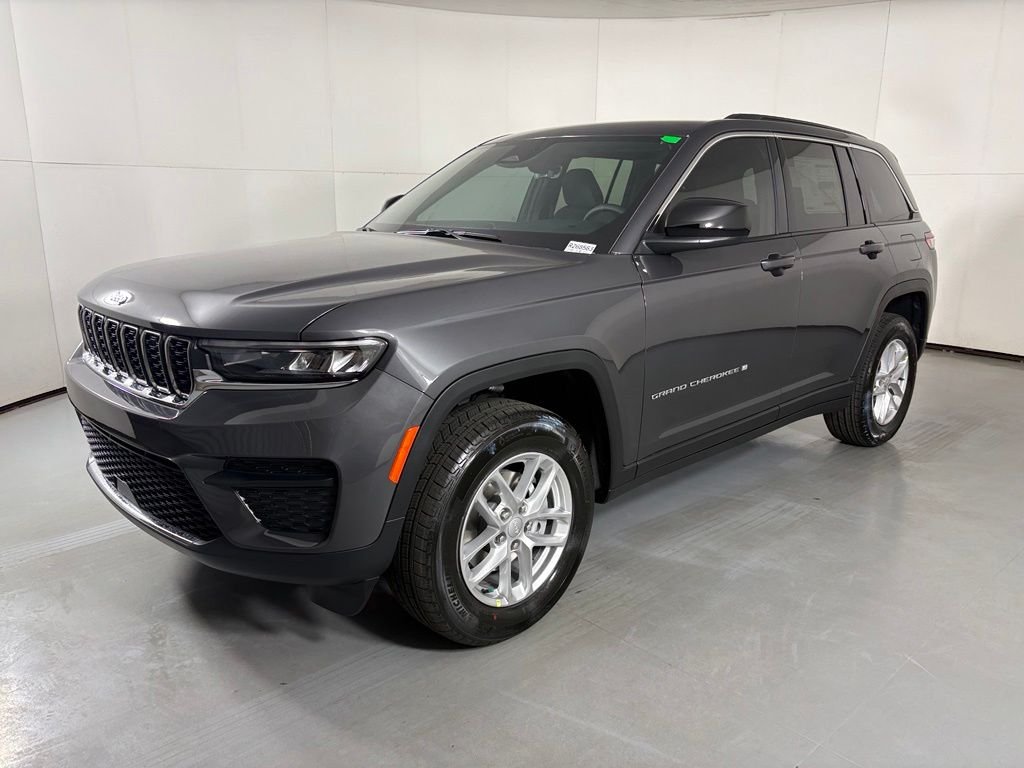 New 2026 Baltic Gray Metallic Clear-Coat Exterior Paint Jeep Laredo image 4
