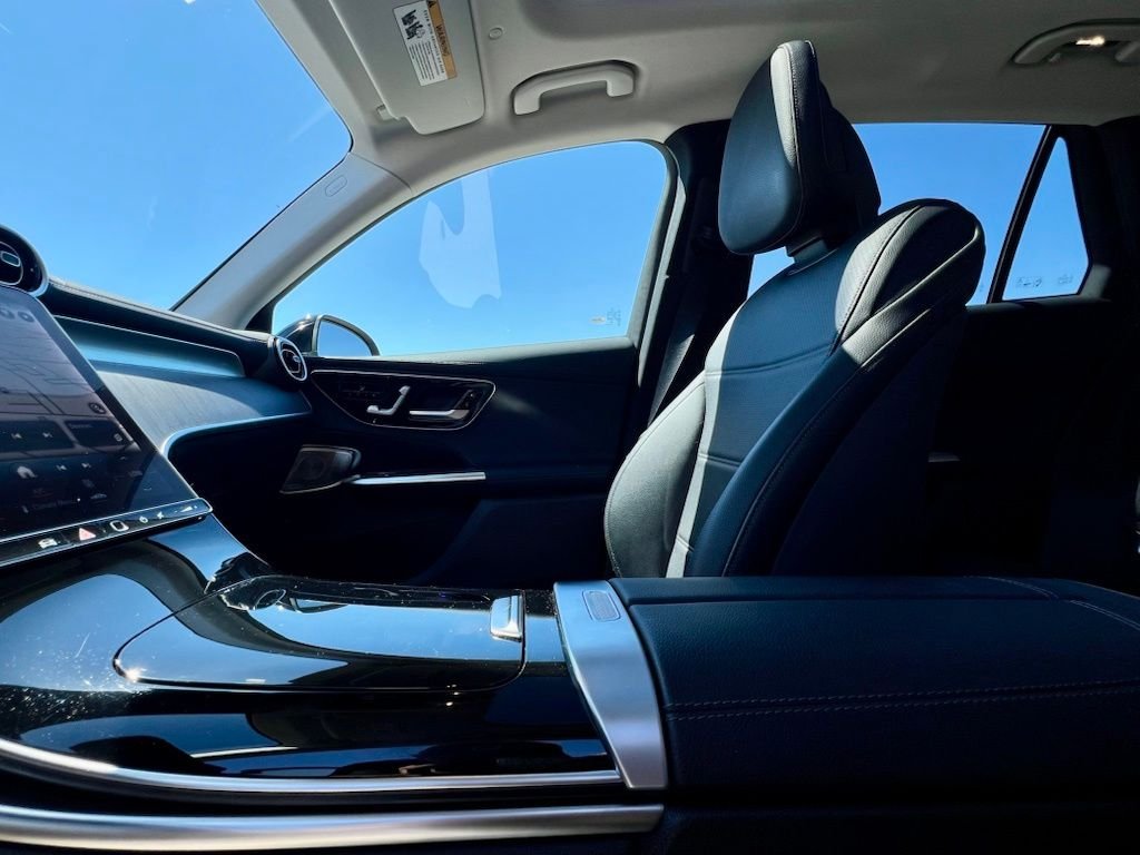 Used 2024  Mercedes-Benz GLC 300 image 12