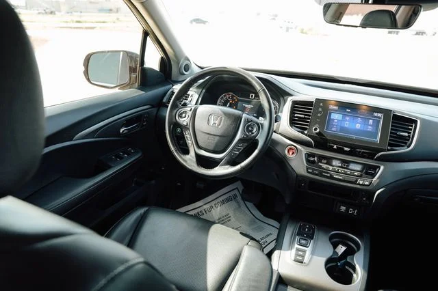 Used 2023  Honda RTL image 8
