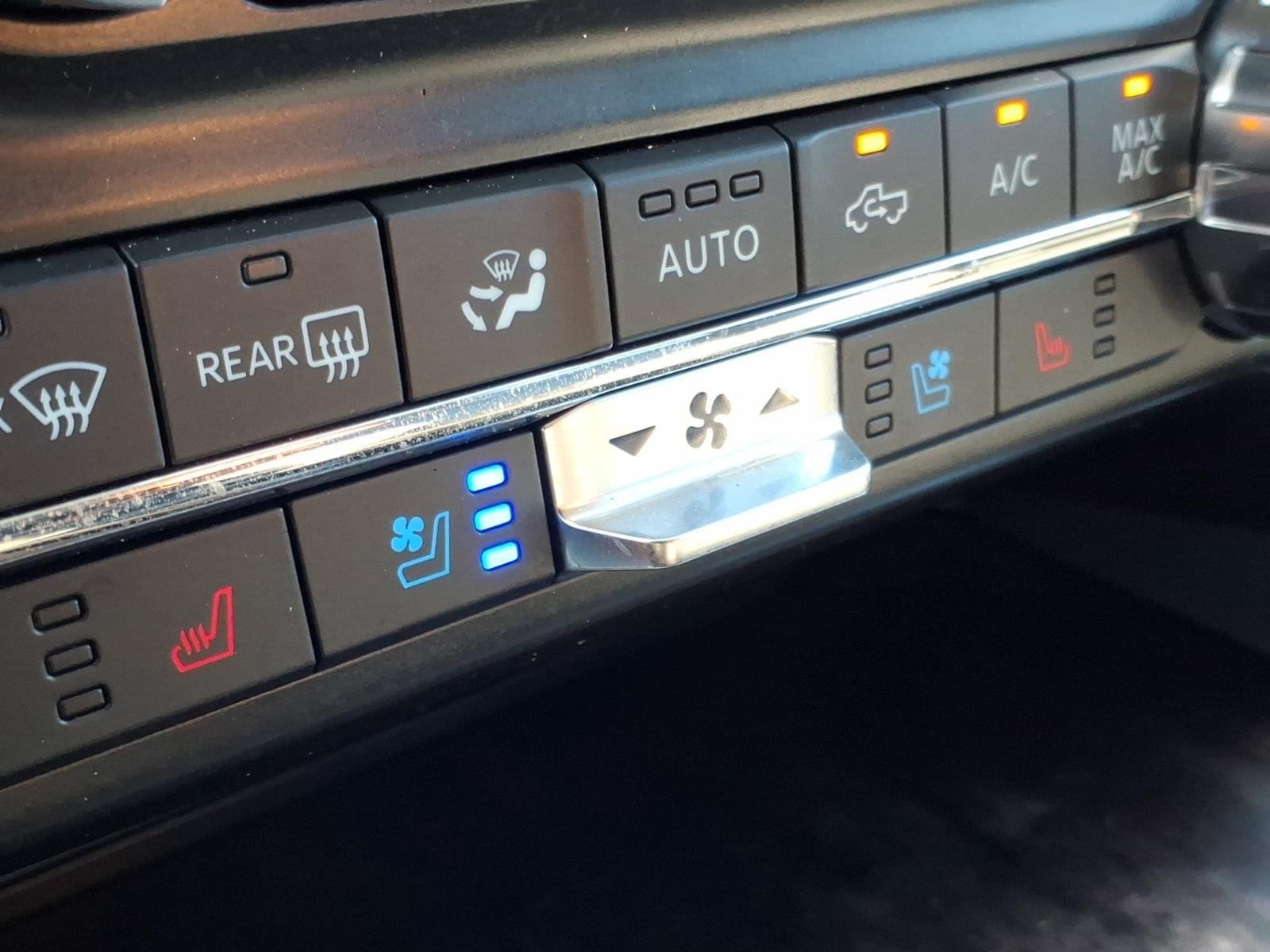Used 2021 Star White Metallic Tri-Coat Ford LARIAT image 5