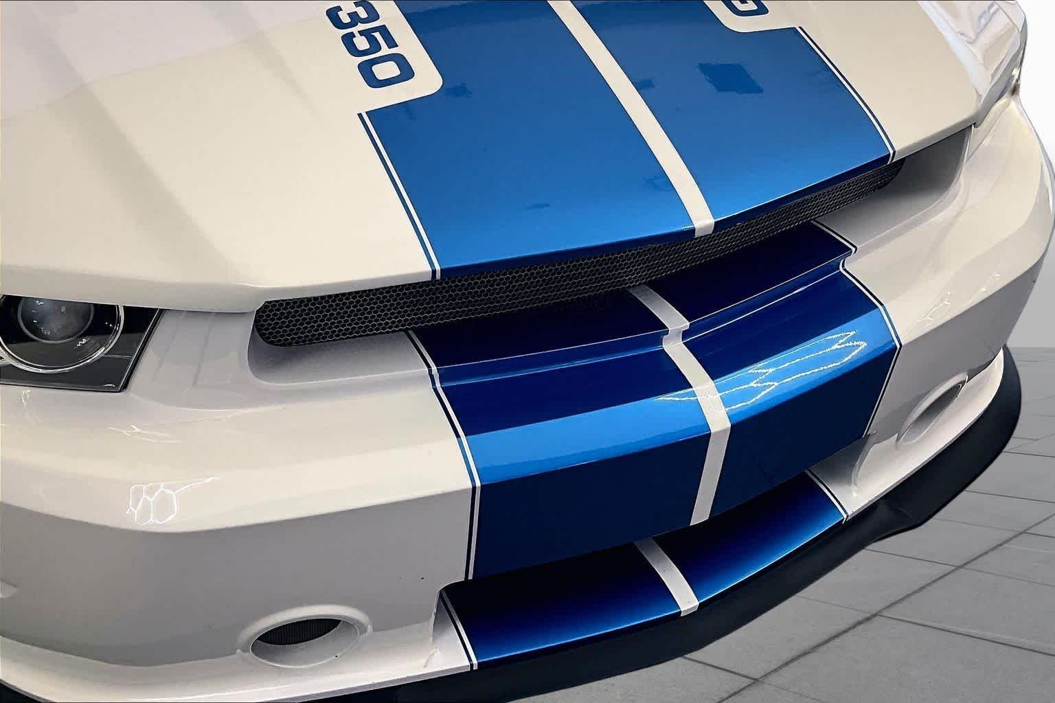 Used 2013 Performance White Ford GT Premium image 26