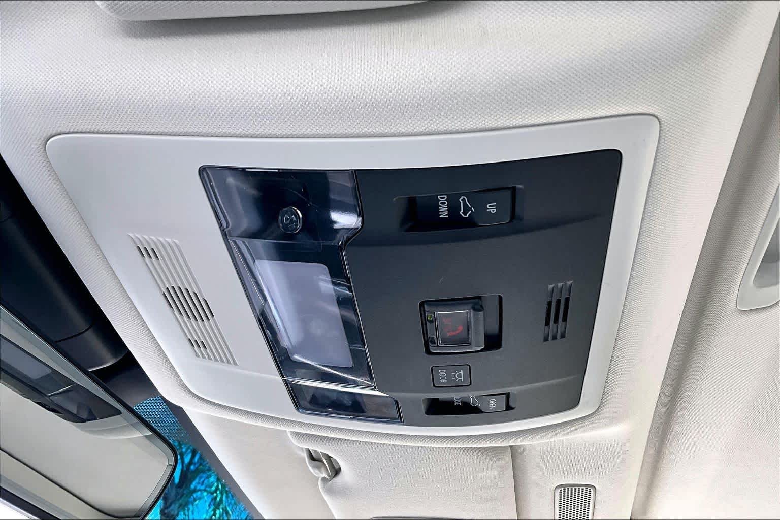 Used 2020 Silver Lining Metallic Lexus  image 32
