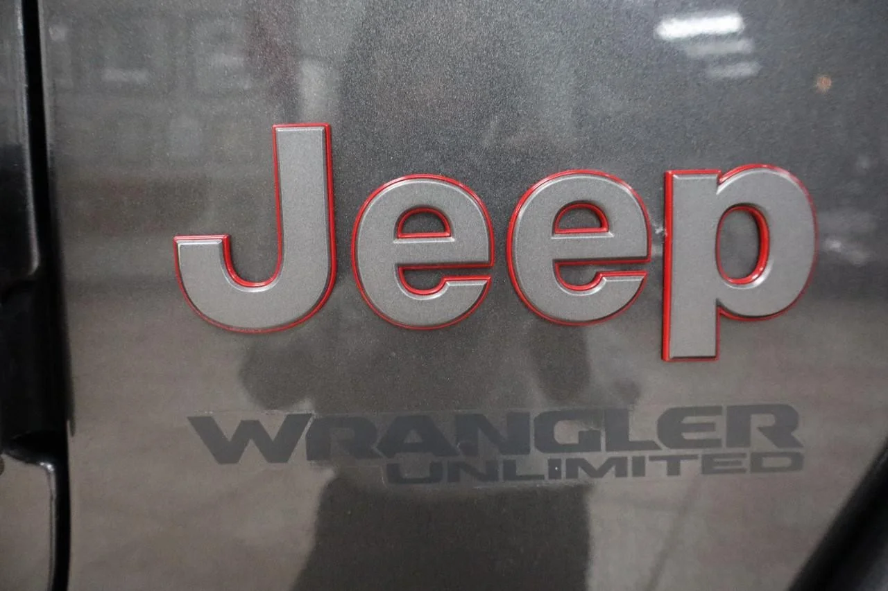 Used 2020 Granite Crystal Metallic Clear Coat Jeep Rubicon image 28