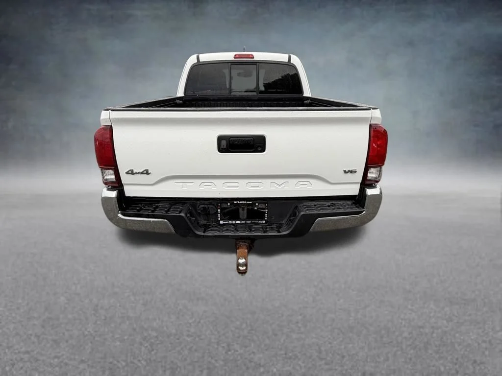 Used 2018 White Toyota SR5 image 4
