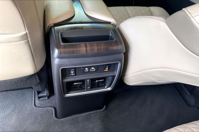 Used 2024 White Nissan Platinum image 31