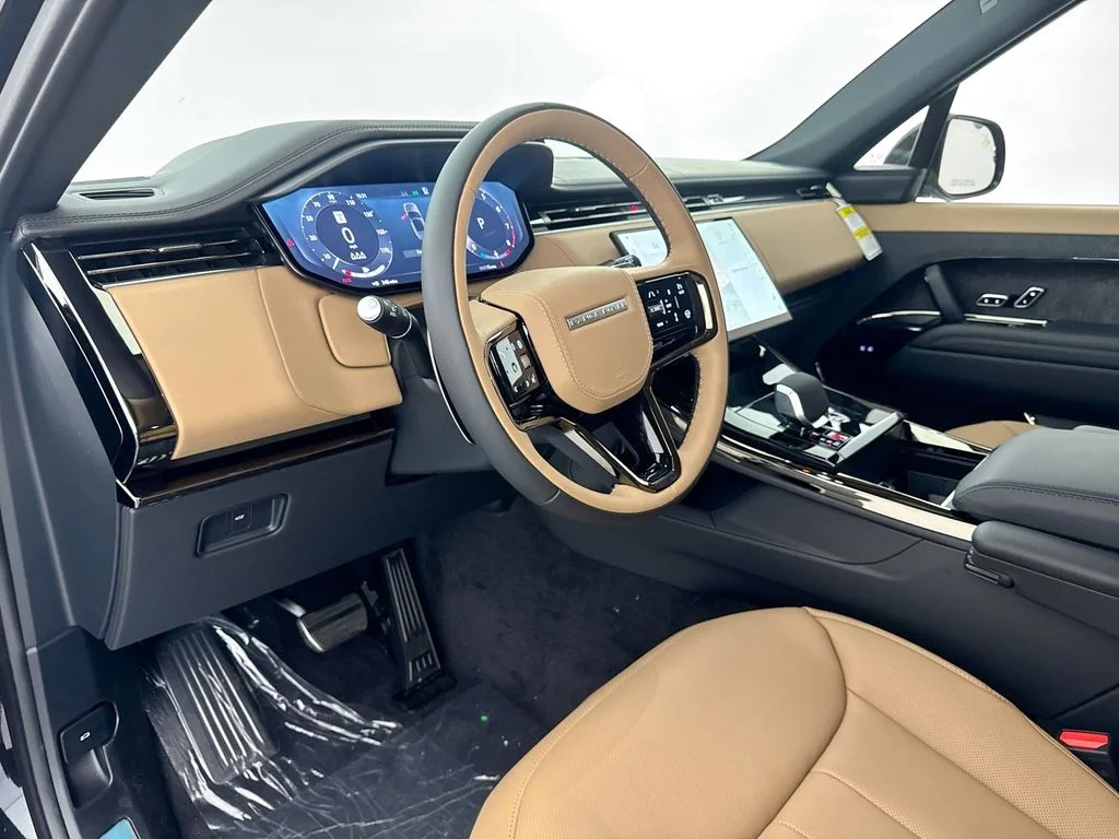 New 2026 Santorini Black Land Rover Dynamic SE image 9