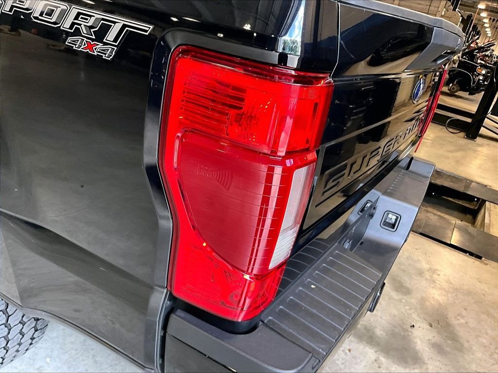 Used 2022 Black Ford Lariat image 35