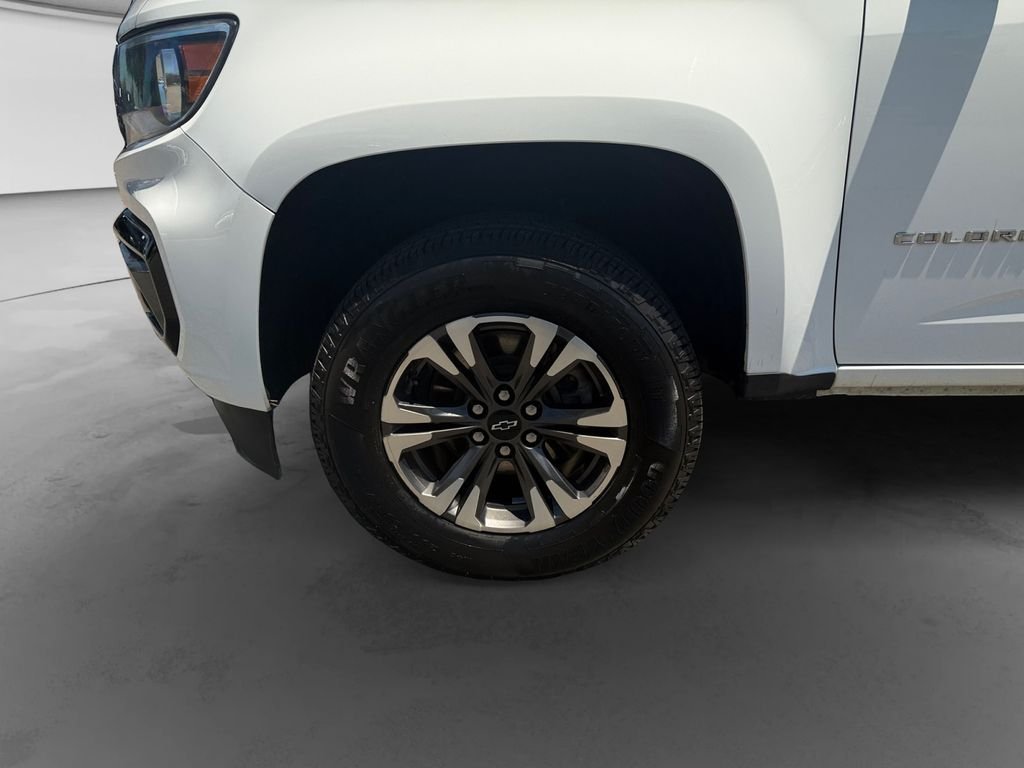 Used 2022 White Chevrolet Z71 image 9