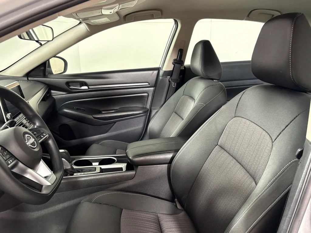 Used 2024 Silver Nissan 2.5 SV image 25