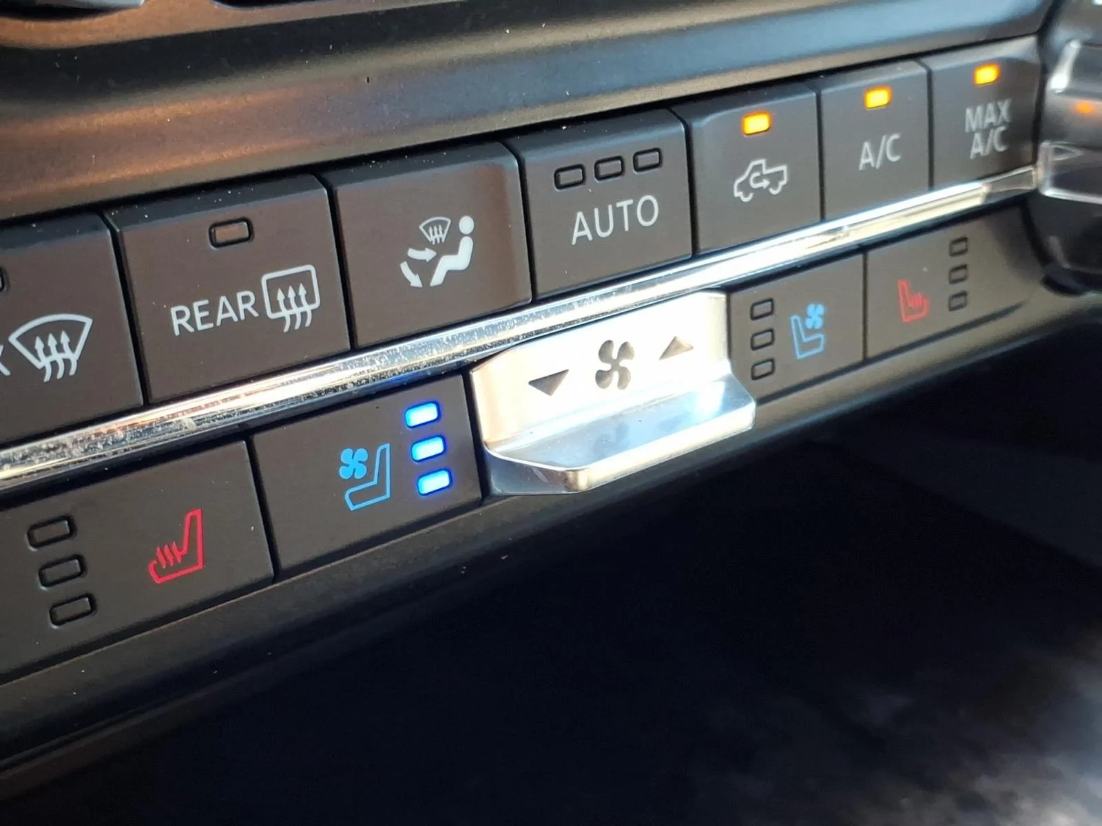 Used 2021 Star White Metallic Tri-Coat Ford LARIAT image 5