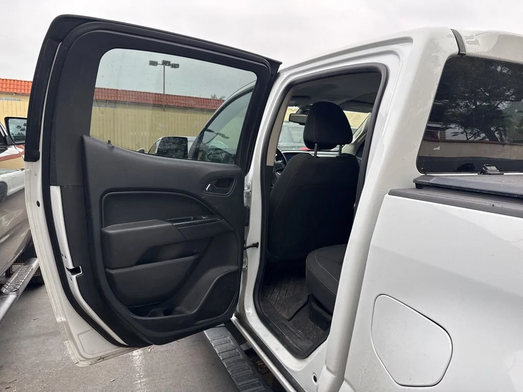Used 2021 White Chevrolet LT image 13