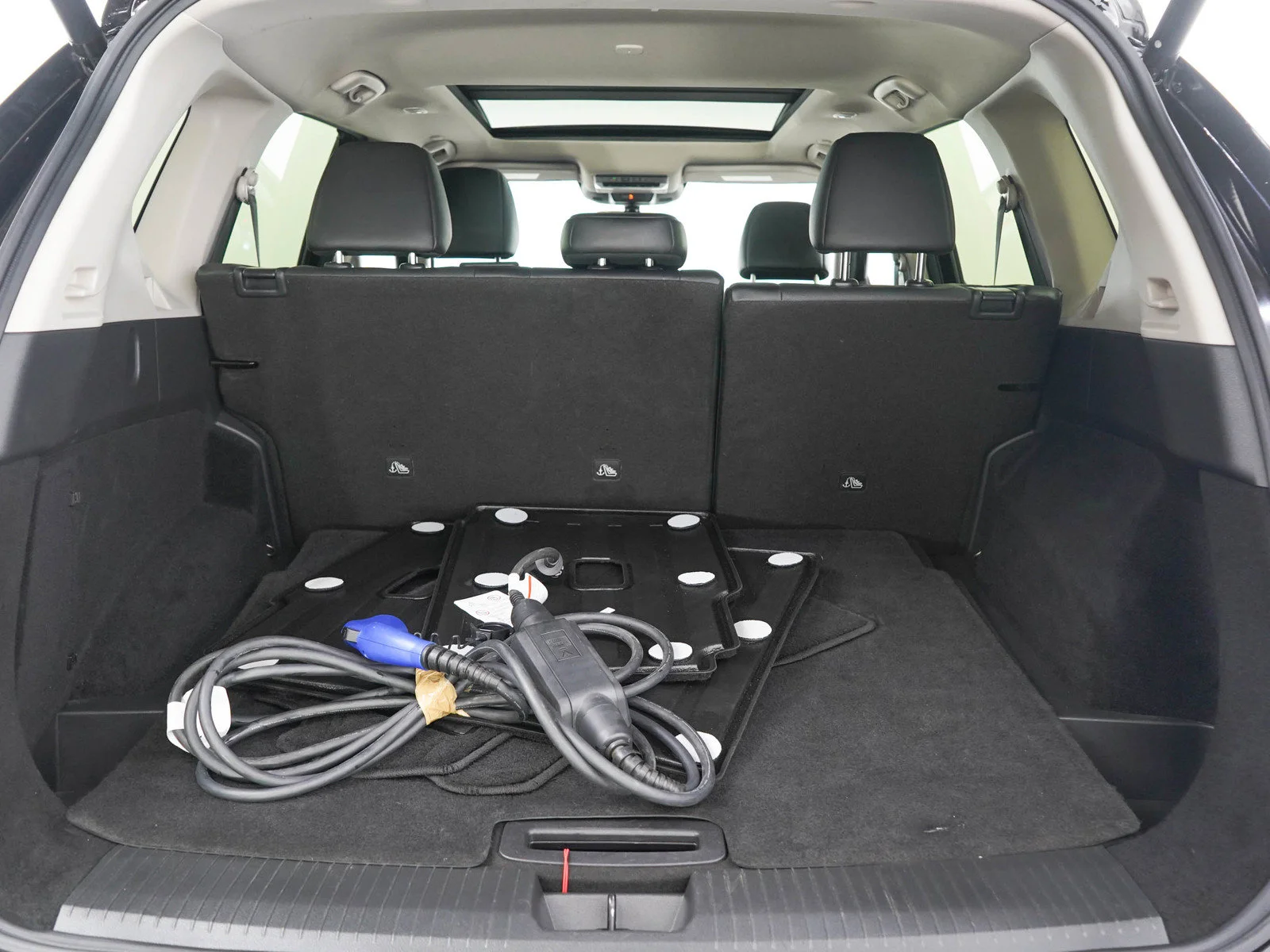 Used 2023 Super Black Nissan SV image 9
