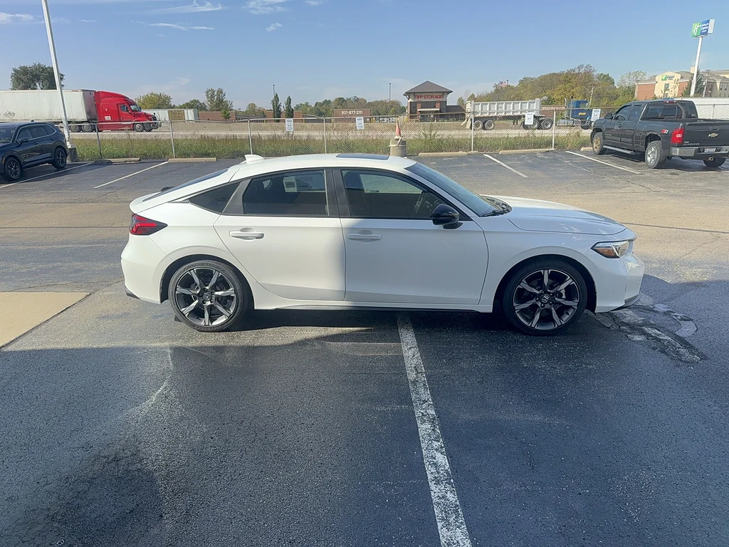 2026 Honda Civic Hatchback Hybrid Sport Touring, photo 3 of 12