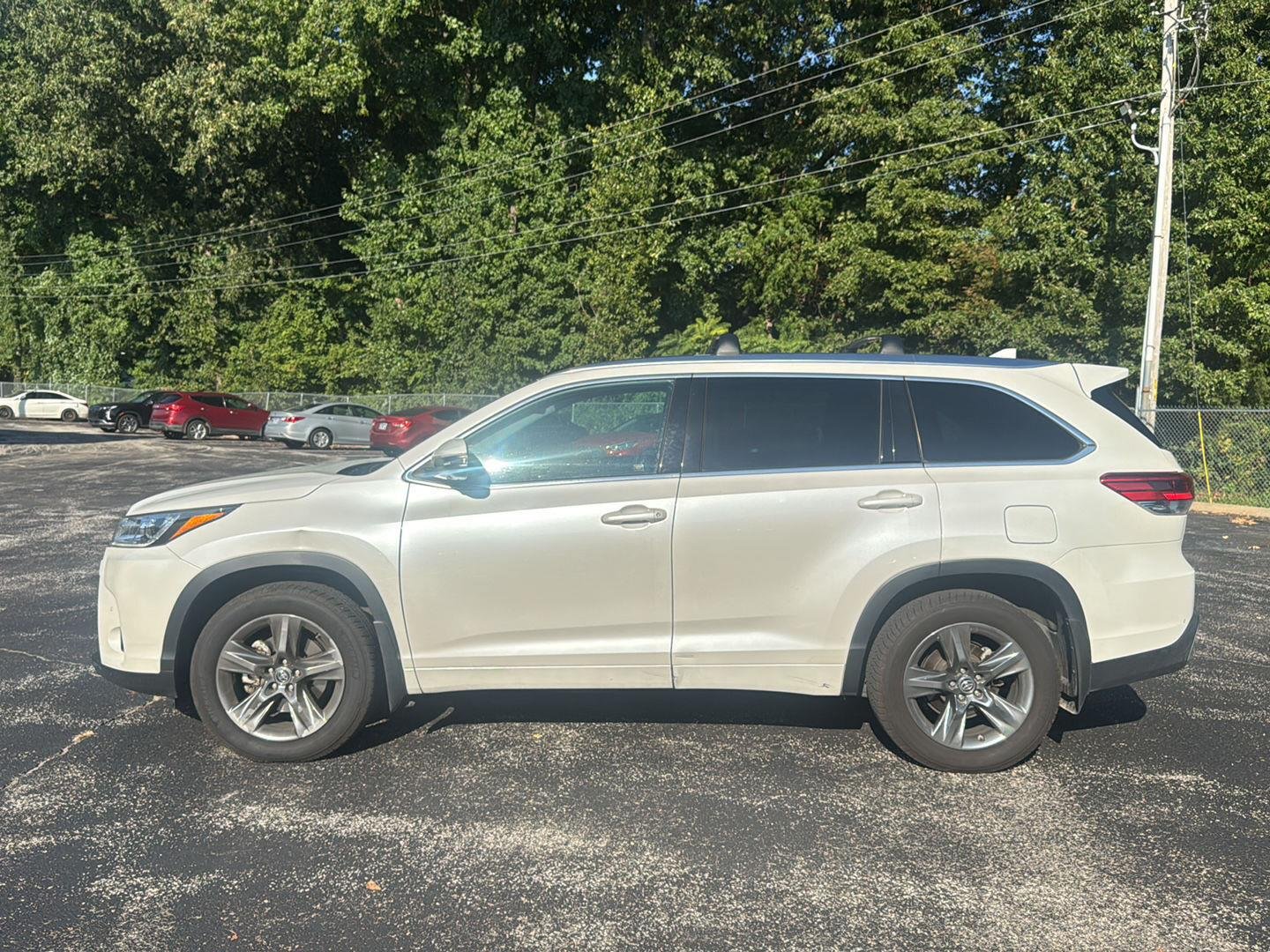 Used 2019 Blizzard Pearl Toyota Limited Platinum image 3