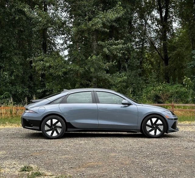 2025 Hyundai IONIQ 6 SE - Photo 9