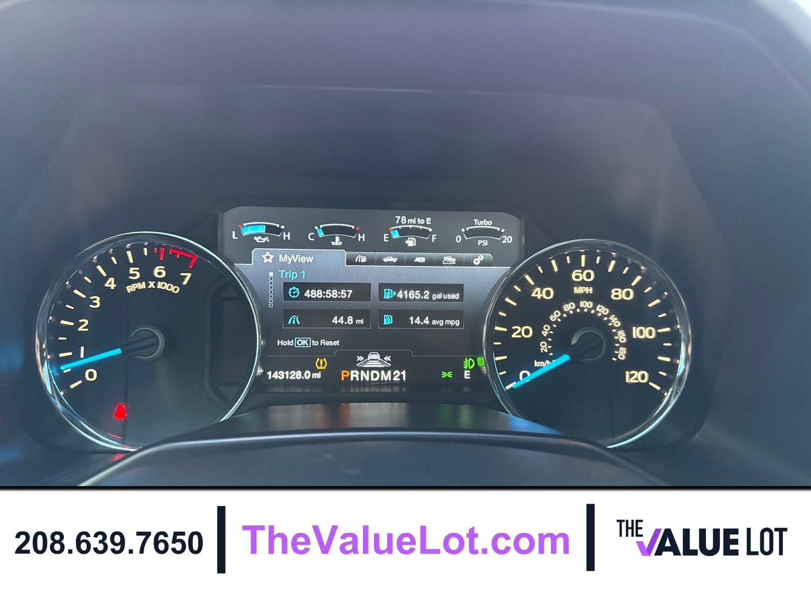 Used 2015  Ford Platinum image 27