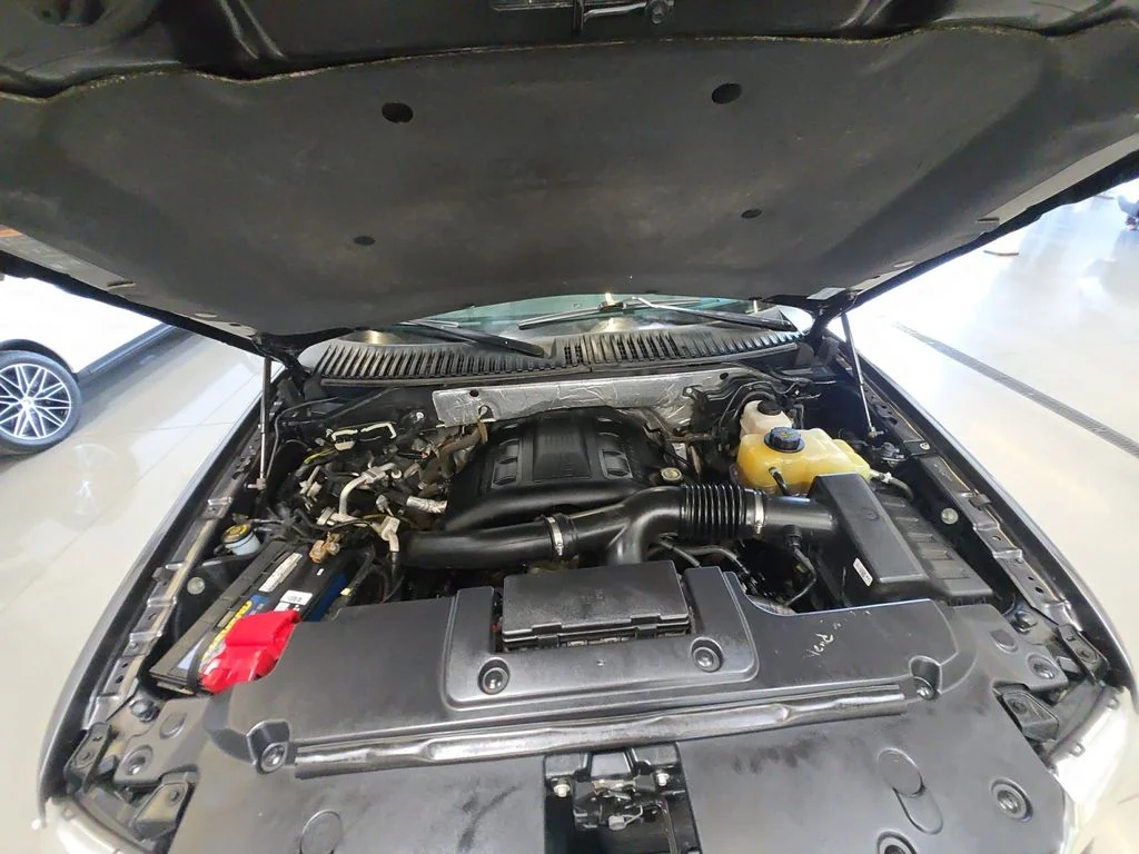 Used 2015 Gray Ford XLT image 30