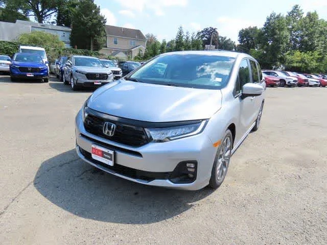 2026 Honda Odyssey Touring's photo