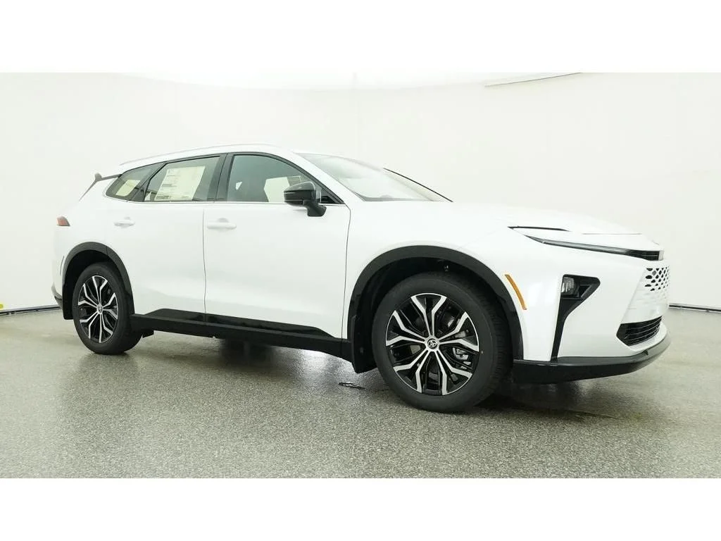 New 2026 Oxygen White Toyota XLE image 28