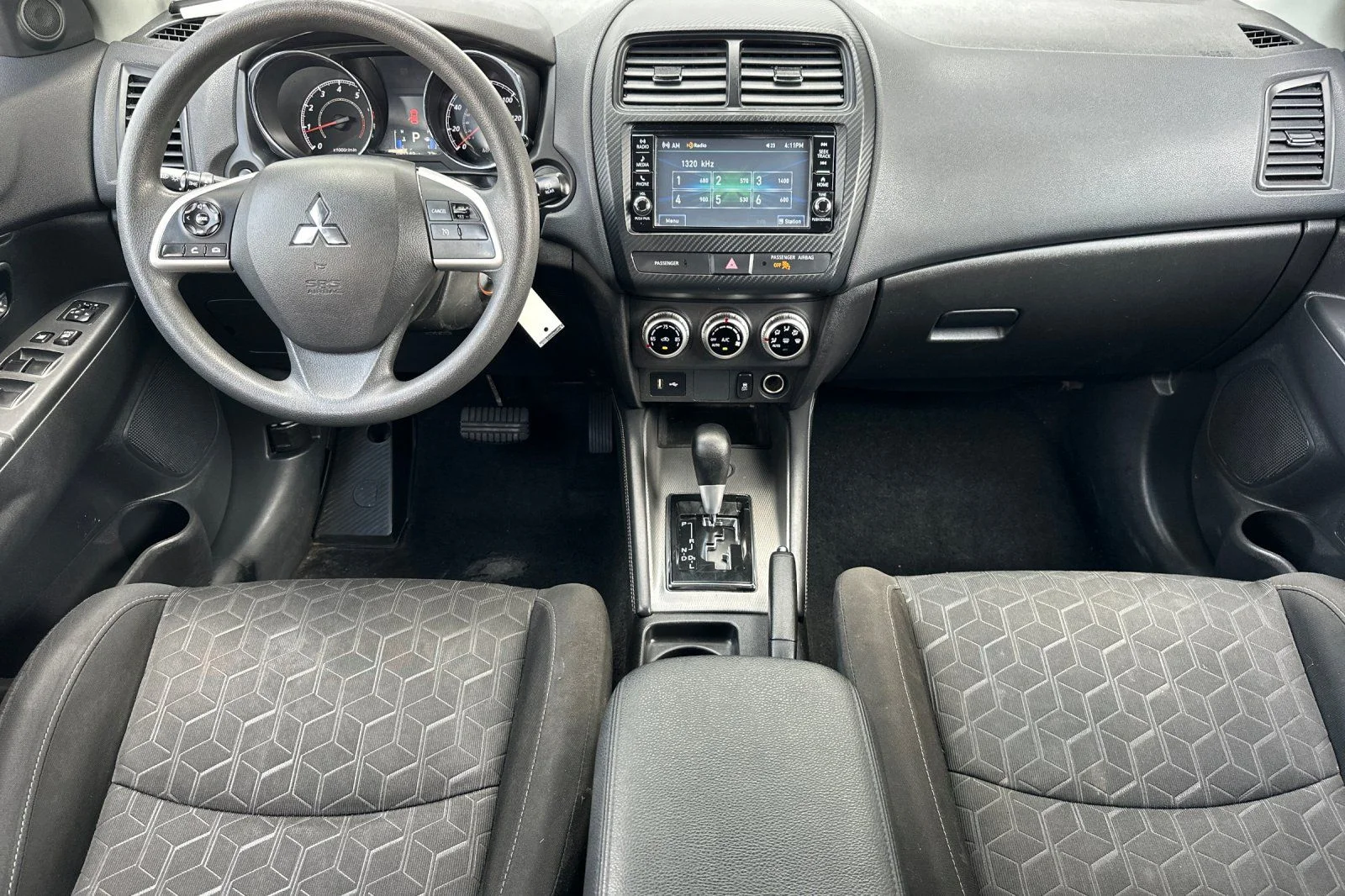 Used 2022  Mitsubishi 2.0 ES image 13