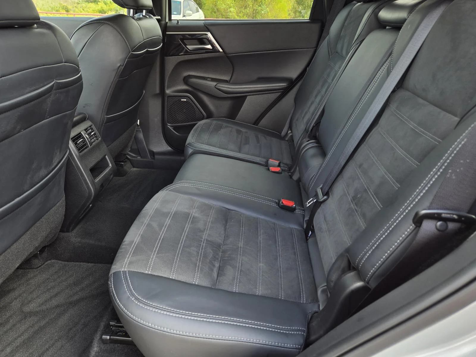 Used 2025 Alloy Silver Metallic Mitsubishi SE S-AWC image 31